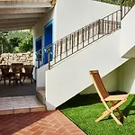 Tiscali بيت ضيافة 4*